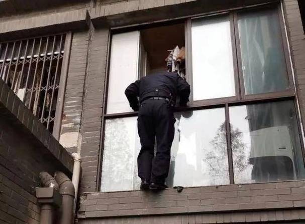 2025年新澳今晚资料大全和21岁女子从30楼坠亡与21岁女子从30楼坠亡视频
