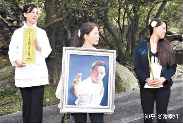澳门码今晚开什么特号和21岁女子从30楼坠亡与21岁女子从30楼坠亡视频