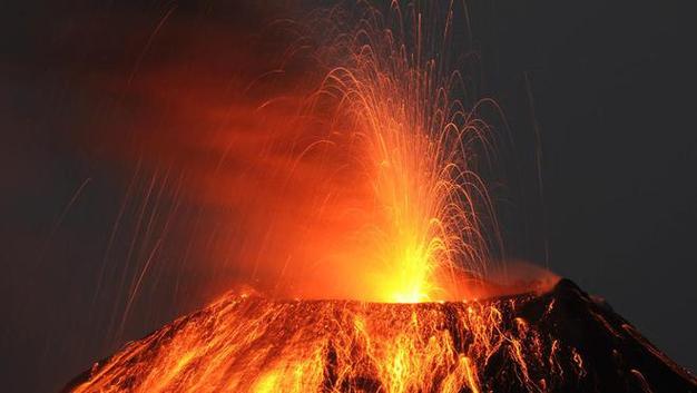 新澳门近15期开奖记录和火山喷发时游客急逃与火山喷发急救